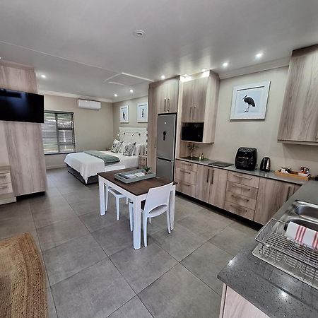 Studio 5 The Studios At Churchill Hillcrest Extérieur photo